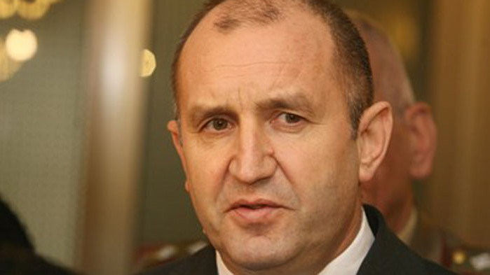 Радев поздрави католическата и арменската общности за Великден